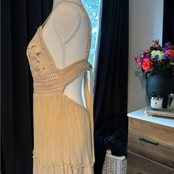 Beige Crochet Lace Dress - Picture 4 of 6
